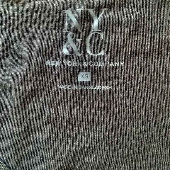 V-Neck  Gray Short Sleeve T-Shirt  XS - Picture 2 of 5